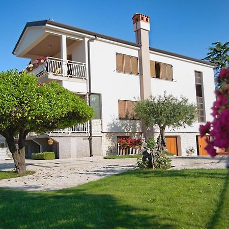 Apartments Vili Ουμάγκ Εξωτερικό φωτογραφία