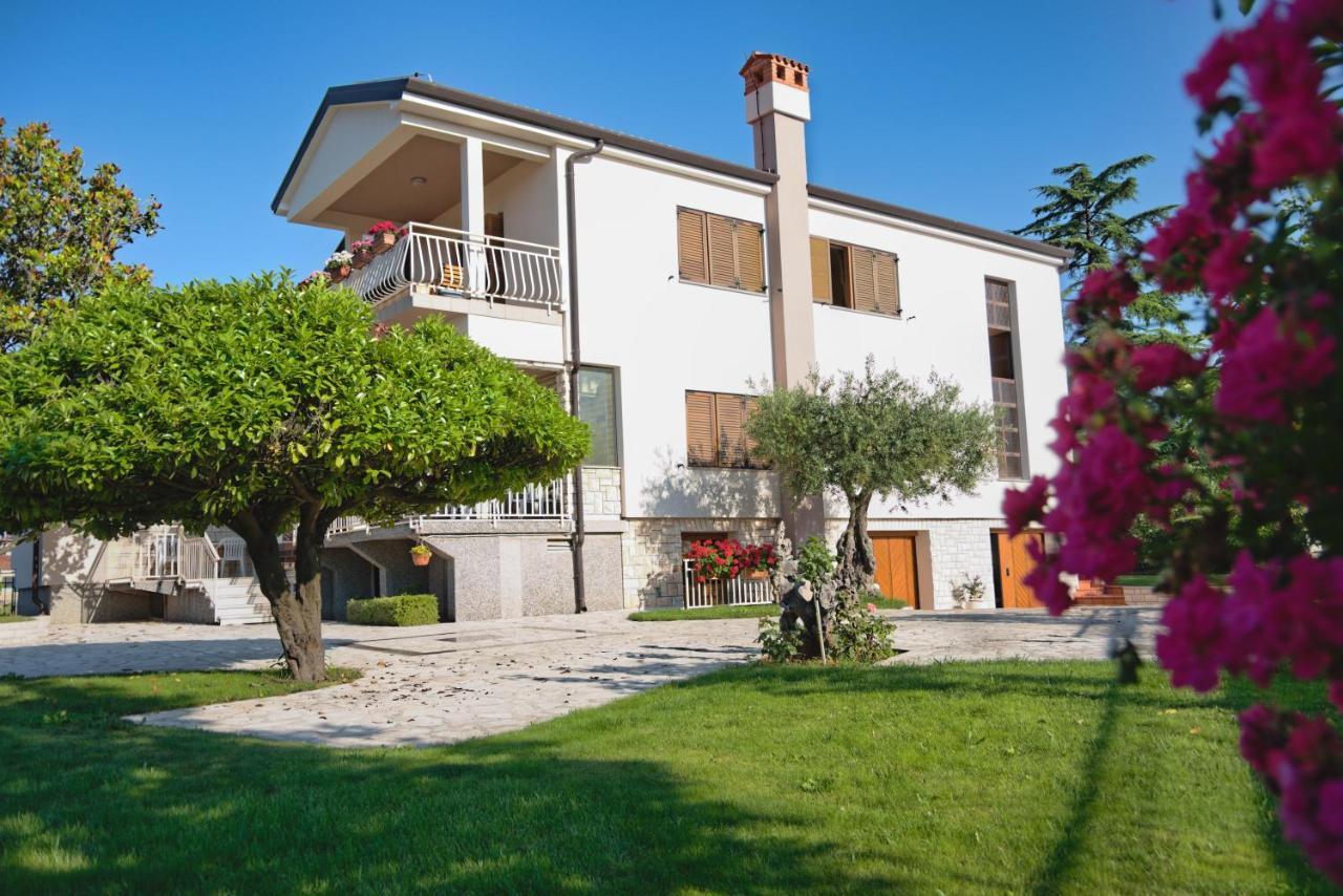 Apartments Vili Ουμάγκ Εξωτερικό φωτογραφία