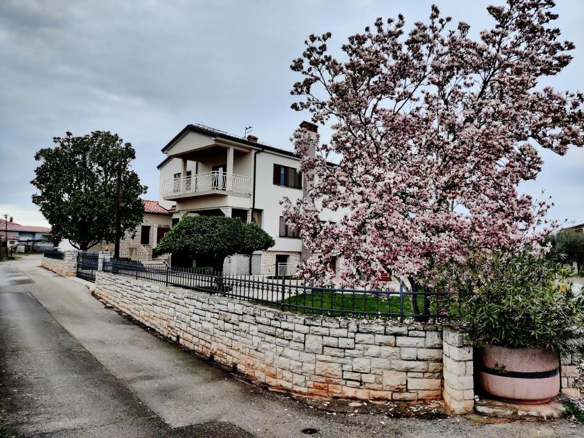 Apartments Vili Ουμάγκ Εξωτερικό φωτογραφία
